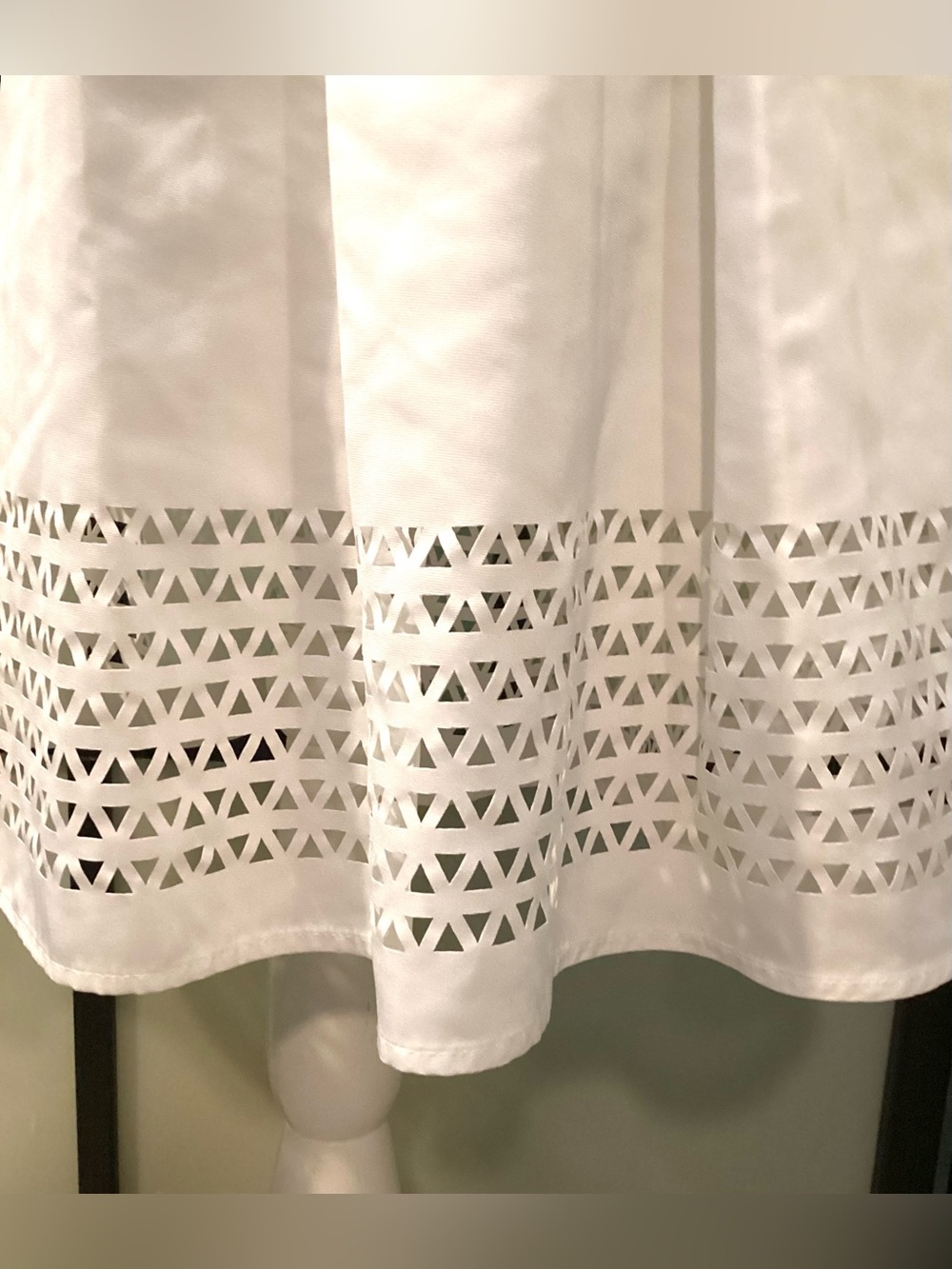 Worthington white pleated skirt with lining. Size 4